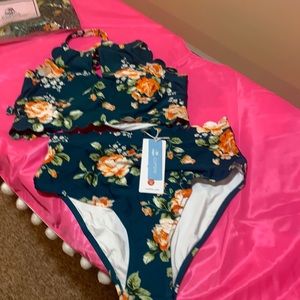 Cupshe halter key hole bikini